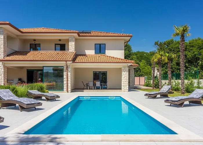 בית נופש Palma With Heated Private Pool Podhum