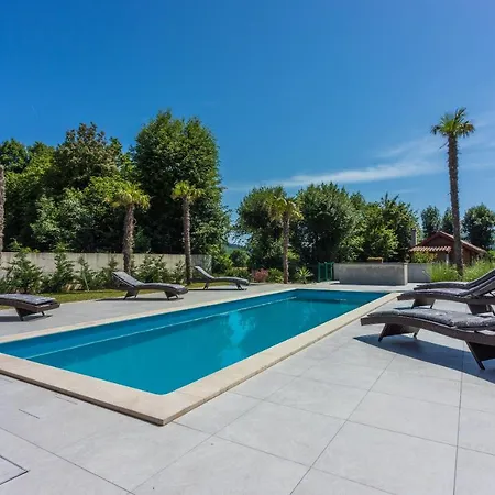 펜션 Palma With Heated Private Pool