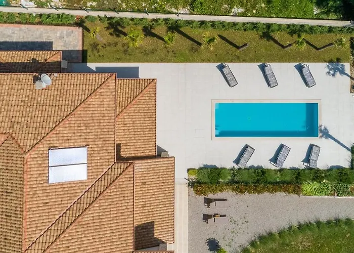 Dom wakacyjny Palma With Heated Private Pool Podhum