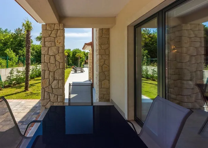 Dom wakacyjny Palma With Heated Private Pool Podhum
