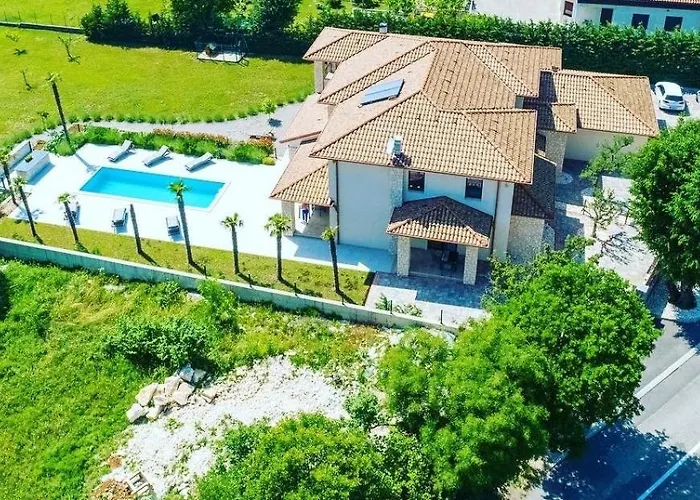 Dom wakacyjny Palma With Heated Private Pool